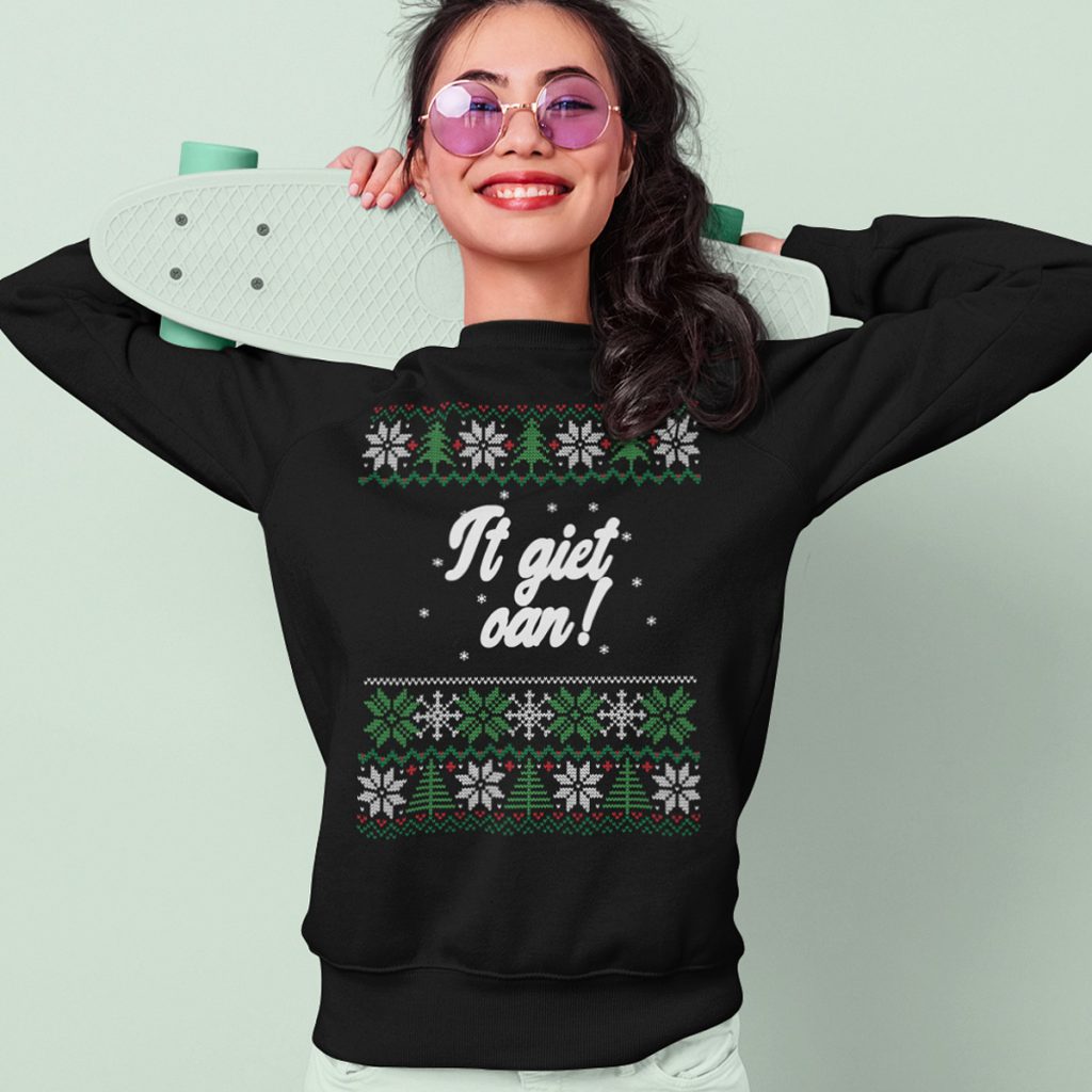 Friese Kersttrui Zwart It Giet Oan 2