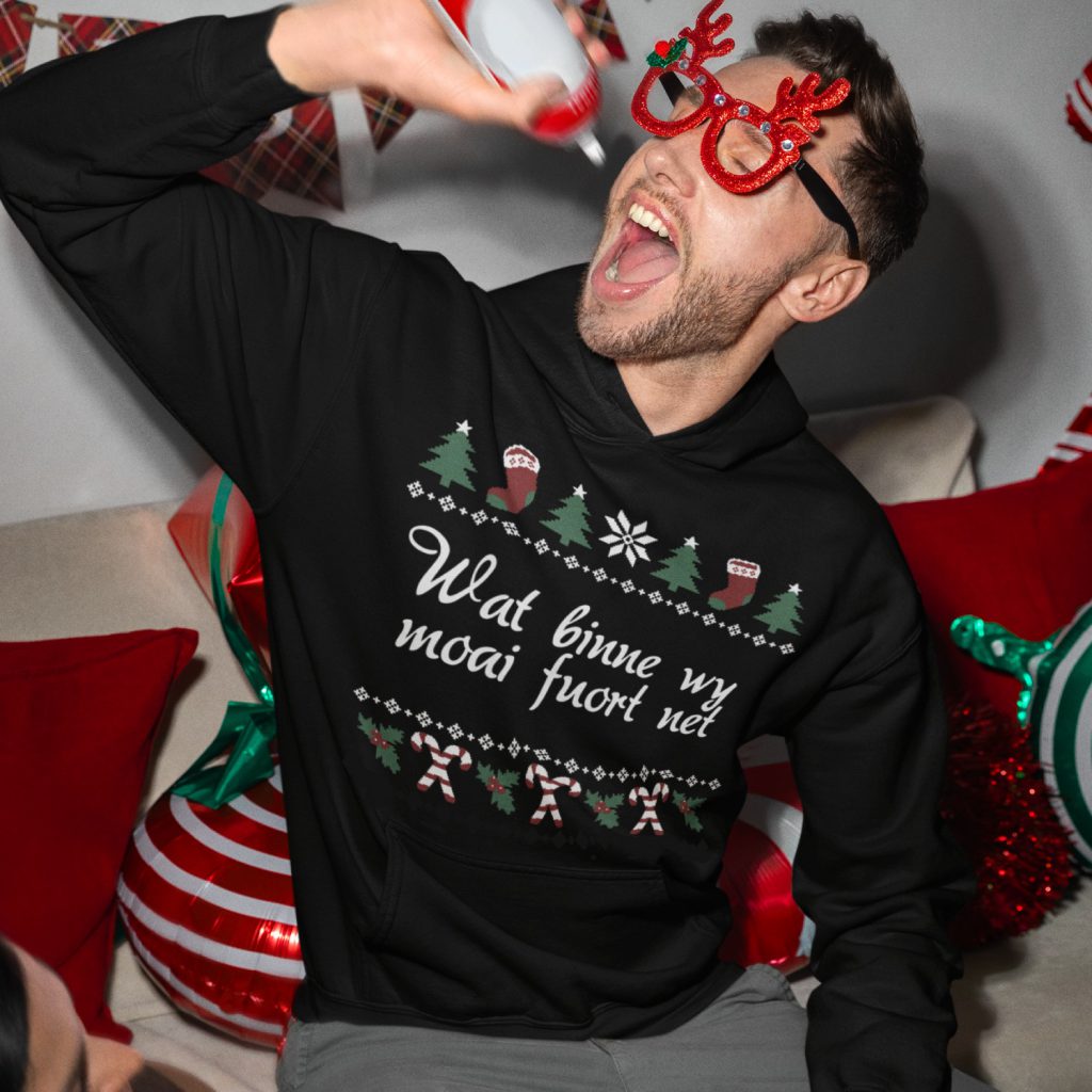 Friese Kerst Hoodie Zwart Wat Binne Wy Moai Fuort Net