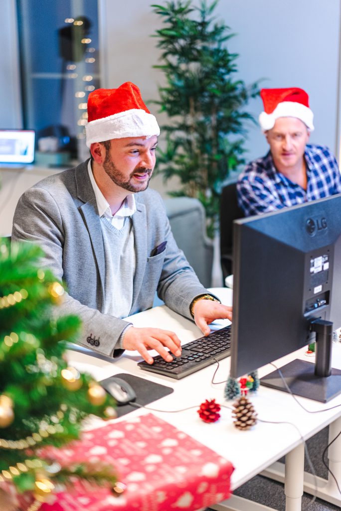 Kersttruiendag op het werk